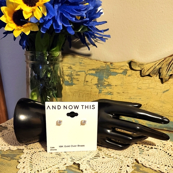 💎MACY'S "AND NOW THIS" 18K Gold Over Brass Cubic Zirconia Diamond Stud Earrings - Picture 1 of 4